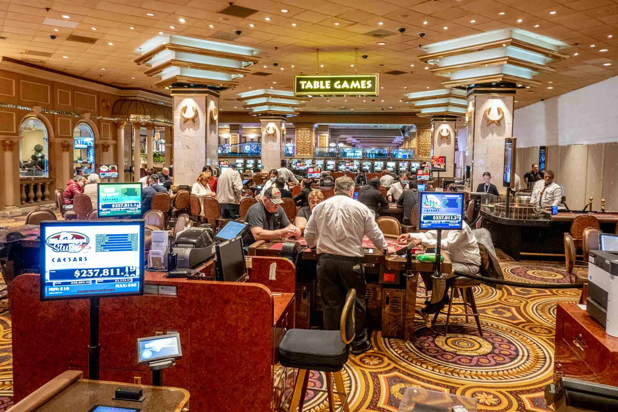 Poker Değerlendirme: Stratejik Bahisler ve Kazanma İpuçları